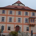 לינה וארוחת בוקר Garni Schloss Schoenberg