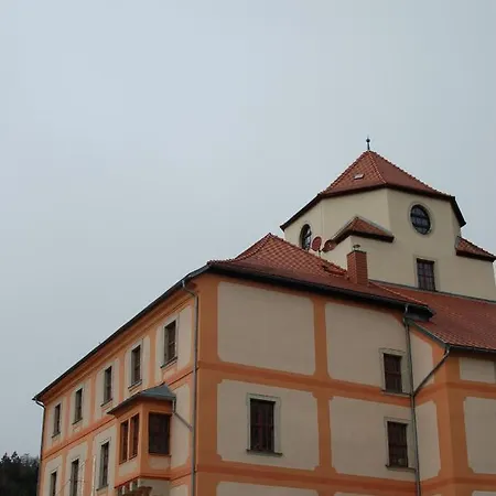 Bed & Breakfast Garni Schloss Schoenberg 4*