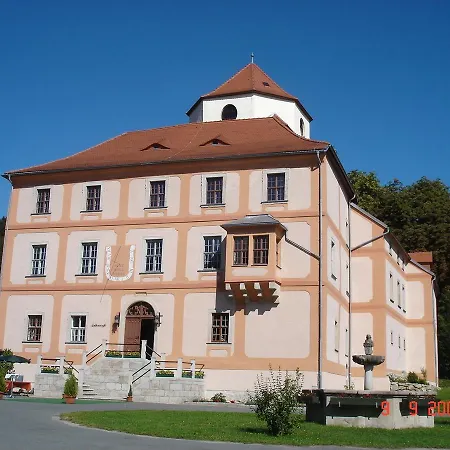 Bed & Breakfast Garni Schloss Schoenberg 4*