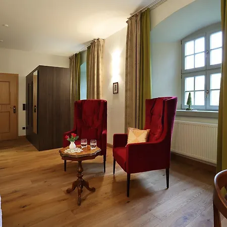 Bed & Breakfast Garni Schloss Schoenberg 4*