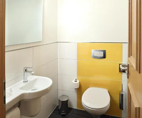 فندق مبيت وإفطار Garni Schloss Schoenberg باد برامباخ